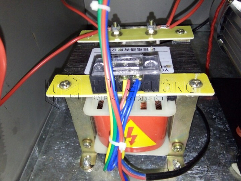 May-dong-goi-hut-chan-khong-che-ld-600 (8)