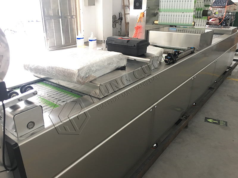 May-dong-goi-hut-chan-khong-nhiet-dinh-hinh-xuc-xich (5)