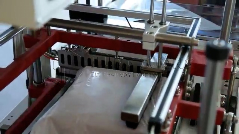 May-cat-han-kin-bao-bi-pe-hinh-chu-l-tu-dong-dql-5545peg  (12)