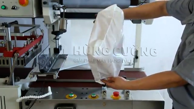 May-cat-han-kin-bao-bi-pe-hinh-chu-l-tu-dong-dql-5545peg  (9)