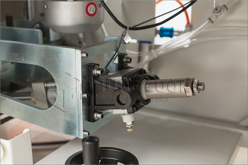 May-cat-han-kin-mang-co-hinh-chu-ltoc-do-cao-dql-4518s (7)