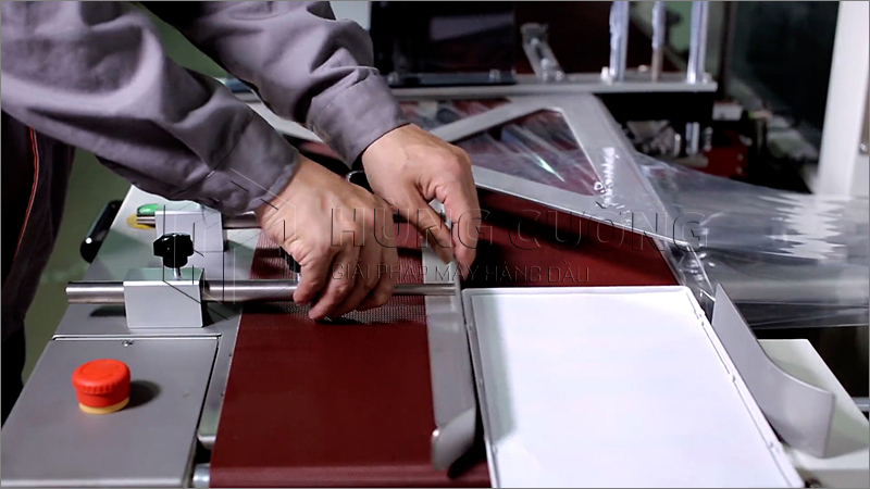 May-cat-han-kin-mang-co-hinh-chu-l-tu-dong-dql-5545 (2)