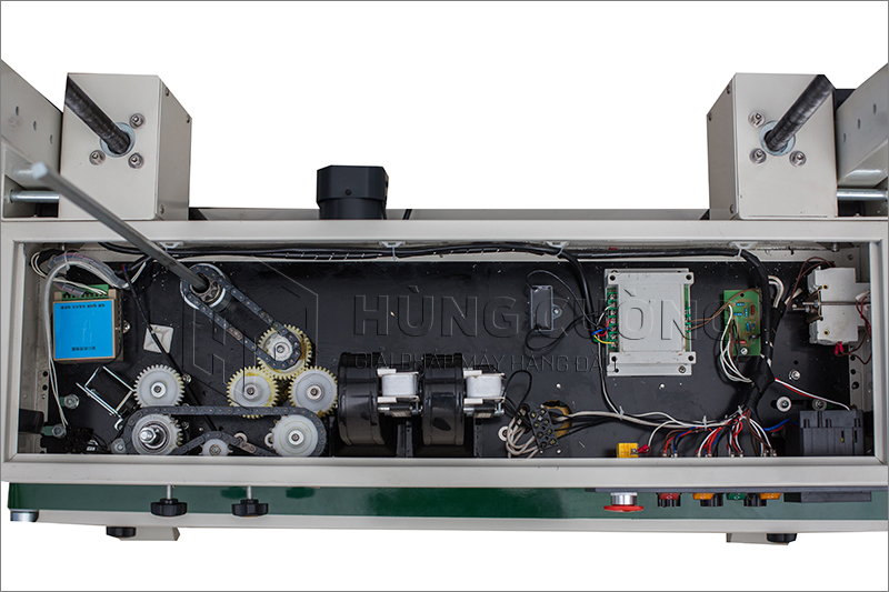 May-han-mieng-bao-bi-PE-lien-tuc-FRD-1200V-phun-son-co-in-date-dang-dung (1)