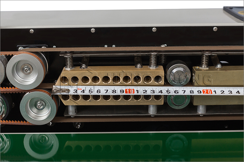 May-han-mieng-bao-bi-PE-lien-tuc-FRD-1200C-phun-son-co-in-date (1)