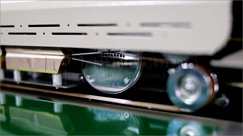 May-han-mieng-tui-lien-tuc-dbf-1000-phun-son-may-bom-khi(10)