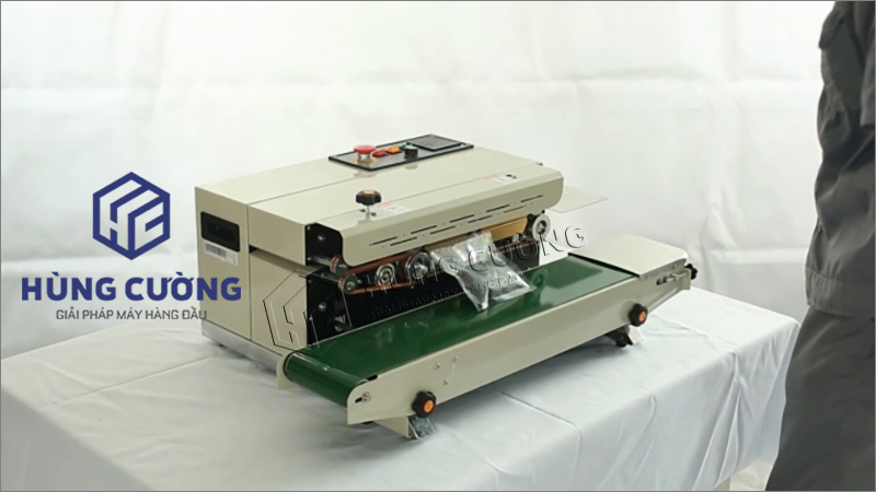 May-han-mieng-tui-lien-tuc-fr-900L-phun-son (24)