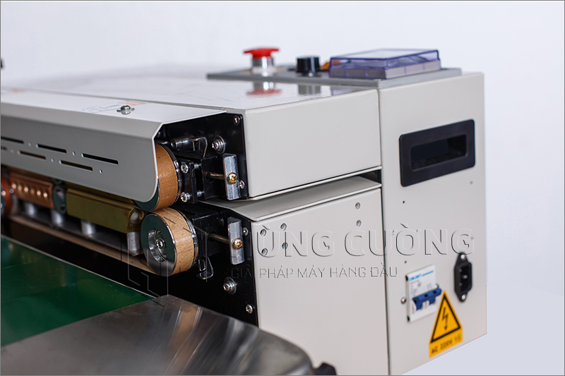 May-han-mieng-tui-lien-tuc-fr-900L-phun-son (3)