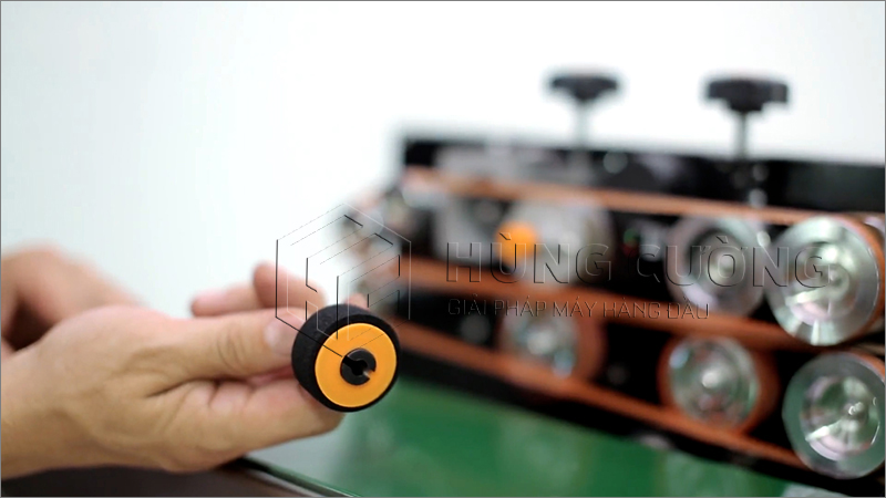 2. May-han-mieng-tui-lien-tuc-frd-1000C-Inox (8)