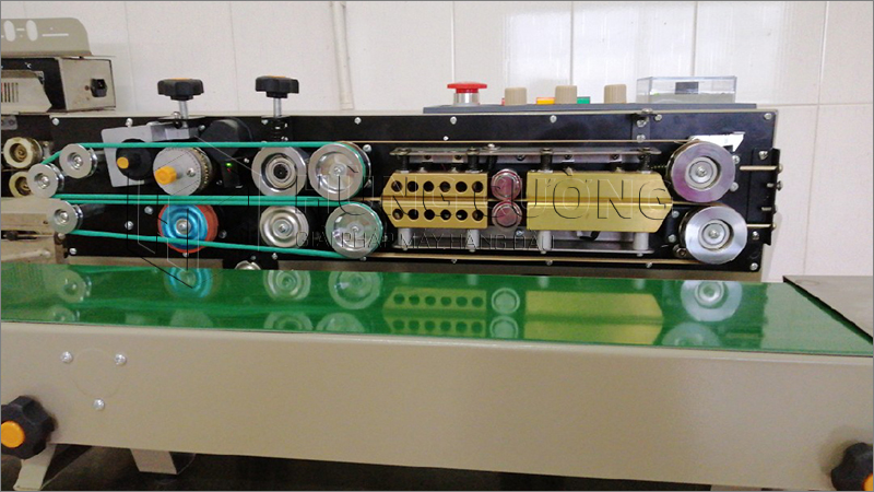 May-han-mieng-tui-lien-tuc-FRD-1000L-phun-son-co-in-date-le-16cm (10)