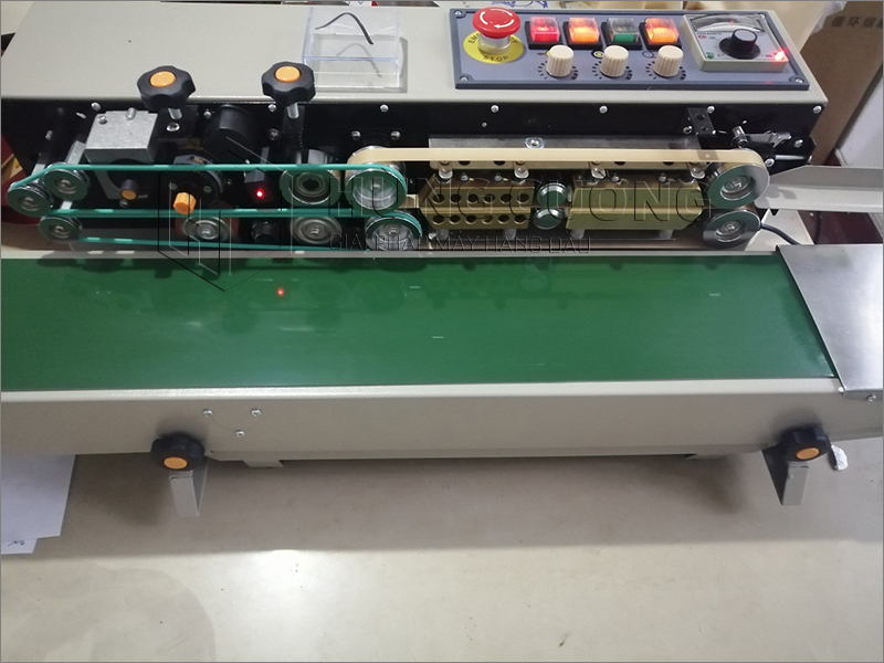 May-han-mieng-tui-lien-tuc-FRD-1000L-phun-son-co-in-date-le-16cm (11)