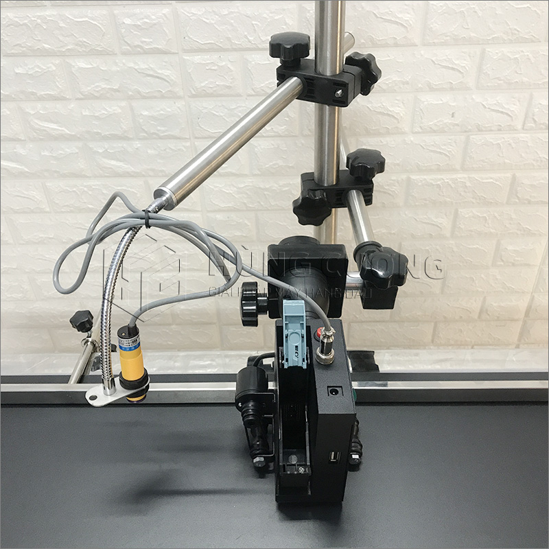 8. Bang-tai-in-date-inox-2mx0.2m