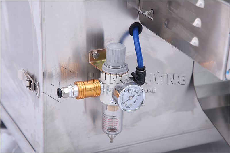 11. May-dong-goi-bot-dung-truc-vit-lpf3 