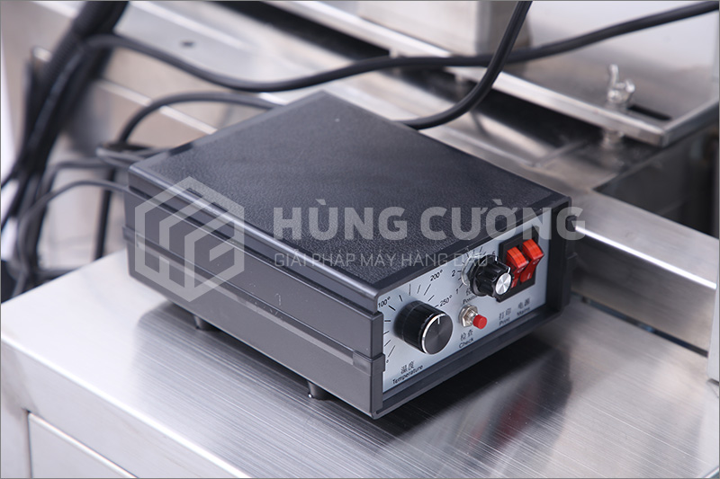 11. May-dong-goi-bot-dung-truc-vit-phs1500plc 