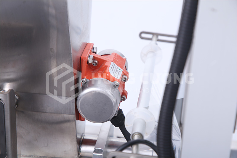 May-dong-goi-bot-dung-truc-vit-phs1500plc  (2)