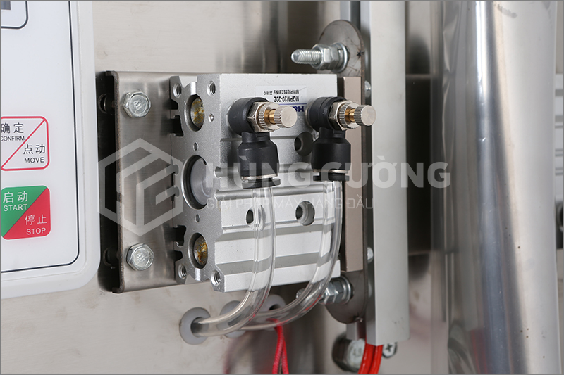 May-dong-goi-dang-set-sot-gia-vi-gs-20-piston-khi-bon-dung (13)