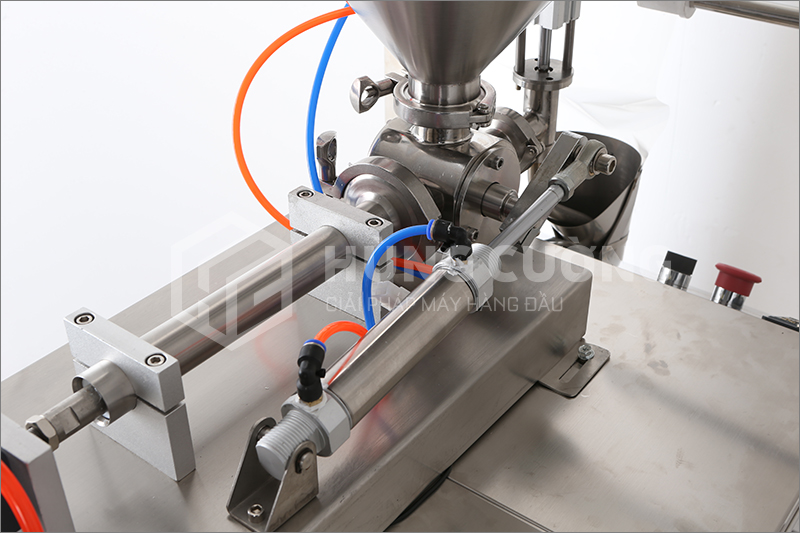 May-dong-goi-dang-set-sot-gia-vi-gs-20-piston-khi-bon-dung (3)