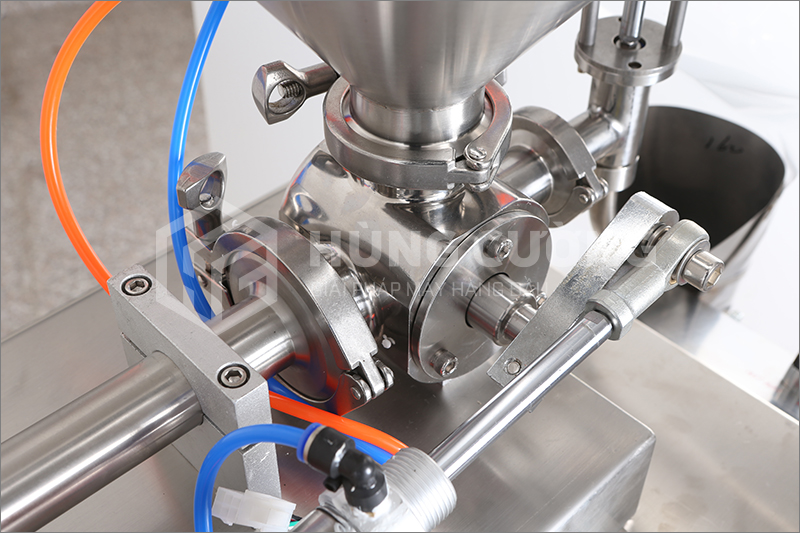 May-dong-goi-dang-set-sot-gia-vi-gs-20-piston-khi-bon-dung (6)