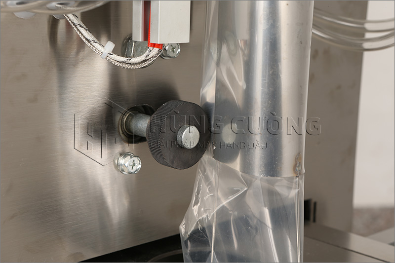 13. May-dong-goi-hat-dung-can-dinh-luong-2ts20 