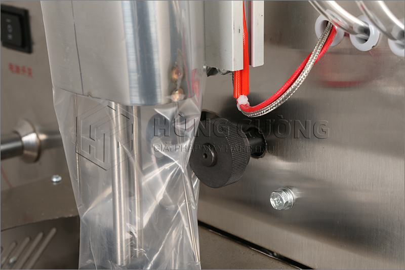 May-dong-goi-hat-dung-can-dien-tu-qb-30-tui-dan-lung (6)