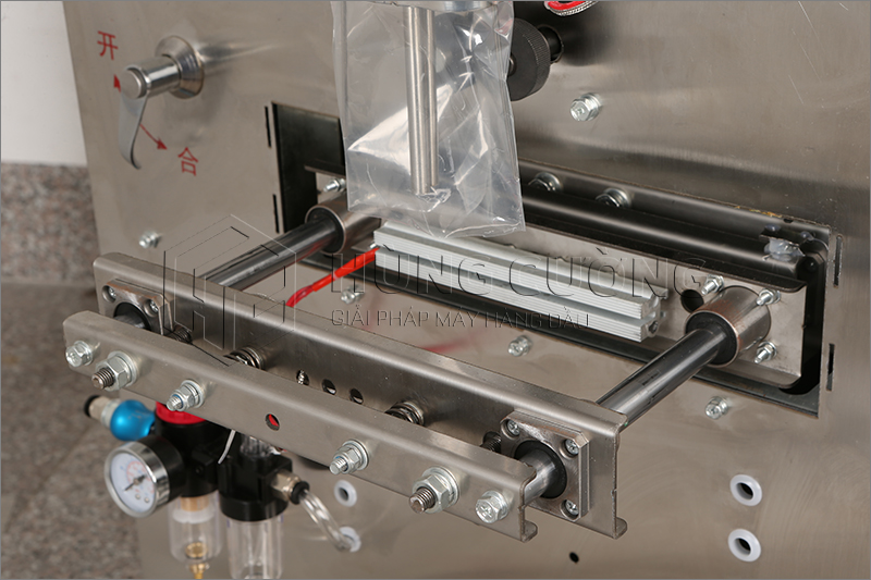 May-dong-goi-hat-dung-can-dien-tu-qb-30-tui-dan-lung (8)