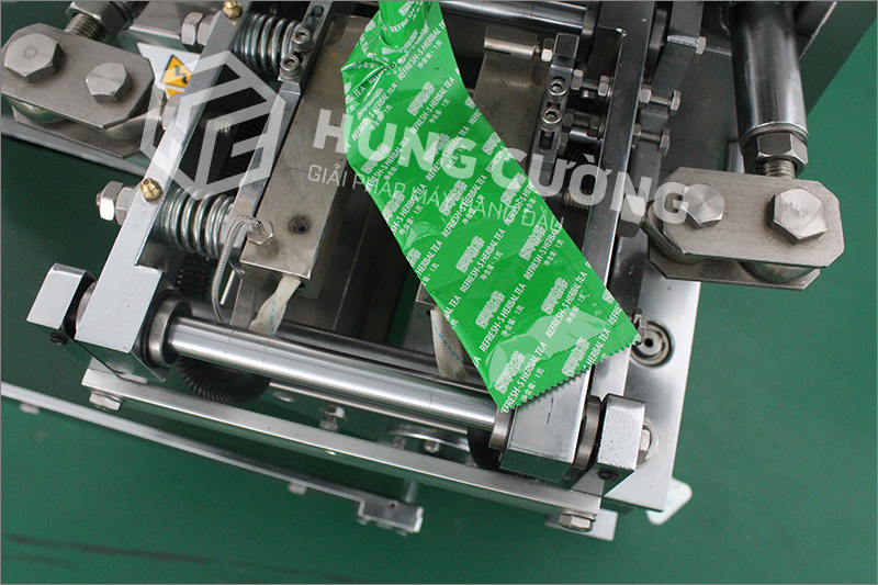 7. May-dong-goi-hat-dung-coc-dong-chat-luong-cao-plc