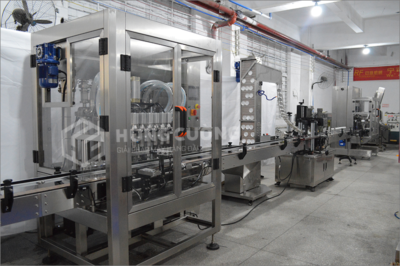 2. Day-chuyen-chiet-rot-dong-nap-tu-dong-bom-piston-6-dau-chiet