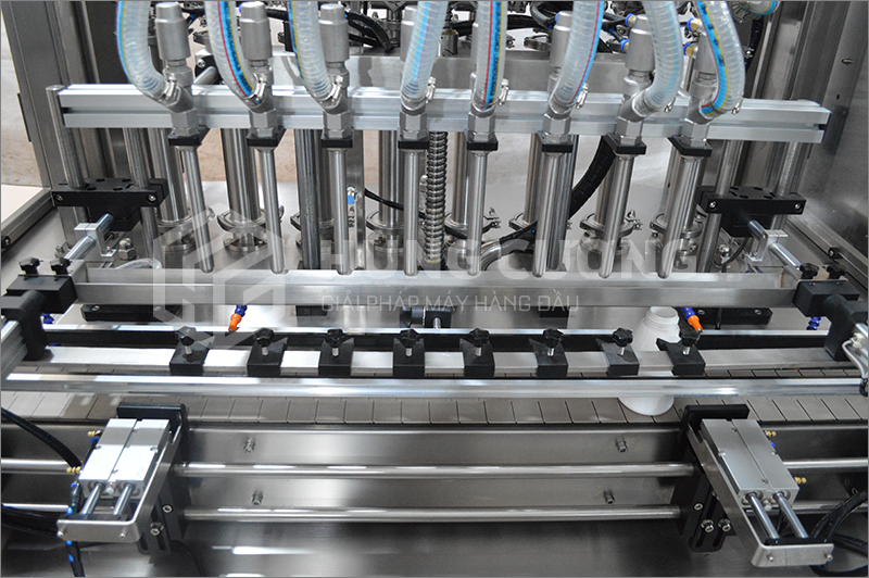 14. Day-chuyen-chiet-rot-dong-nap-tu-dong-bom-piston-8-dau-chiet