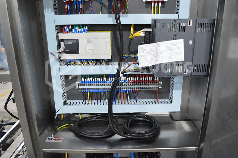 20. Day-chuyen-chiet-rot-dong-nap-tu-dong-bom-piston-8-dau-chiet