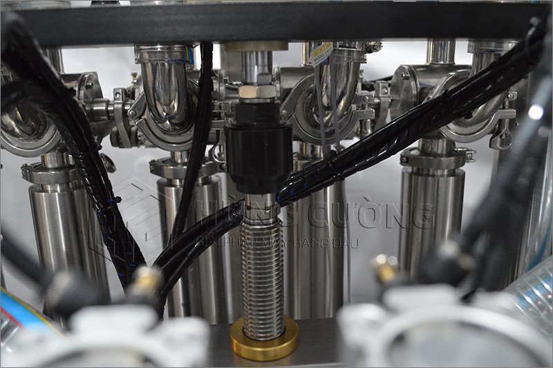 8. May-chiet-rot-bom-piston-tu-dong-6-dau-chiet